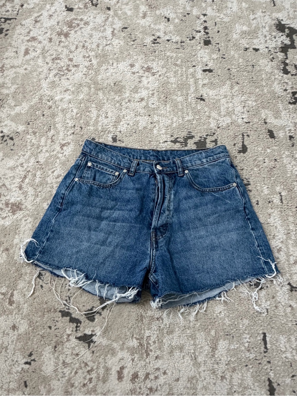 LIKE NEW Djerf Avenue mid-waisted denim shorts in vintage blue